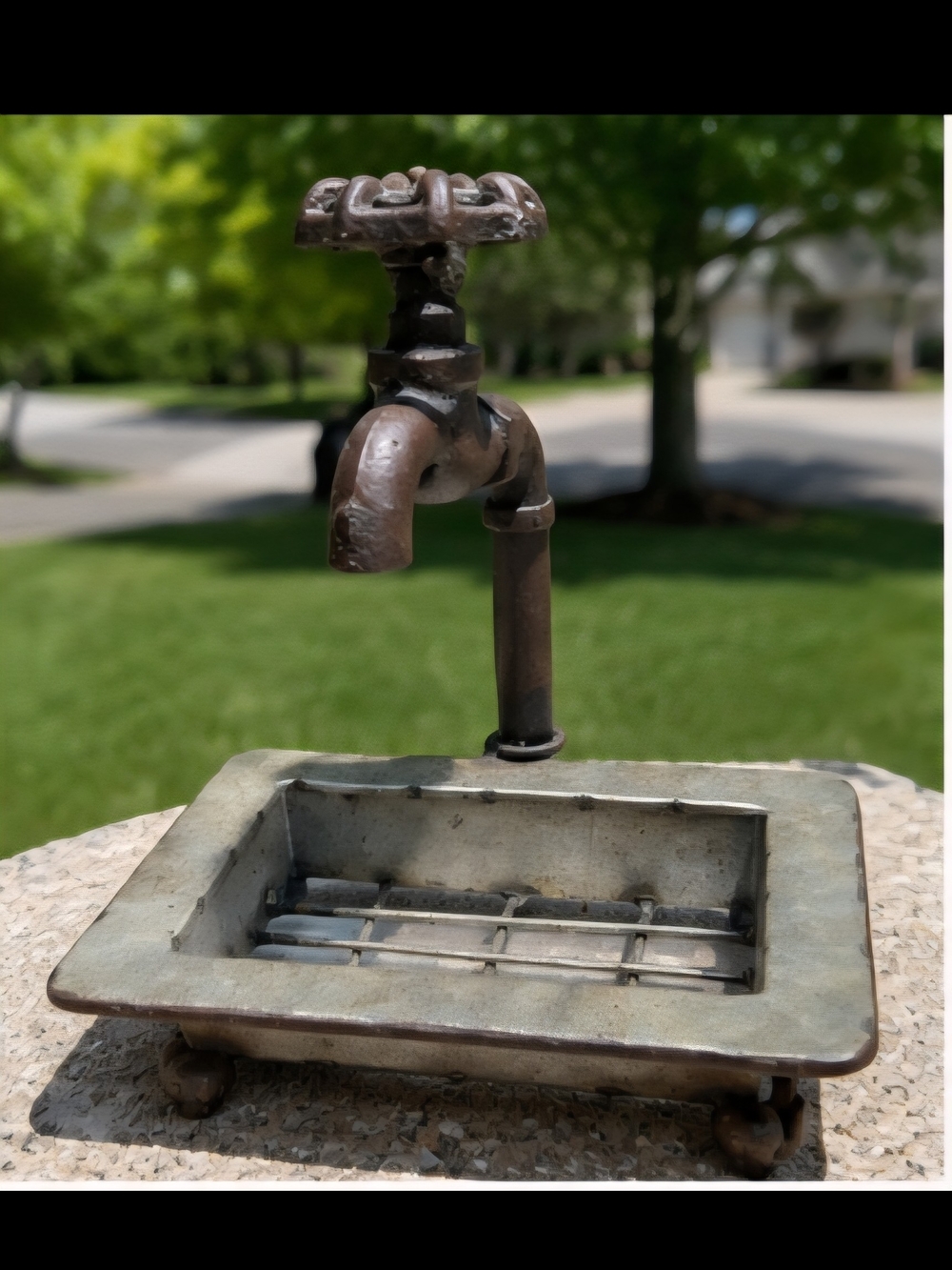 Vintage-Inspired Bronze Faucet Soap Dish - Brown